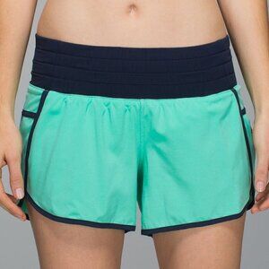 Lululemon Tracker Short II *4-way Stretch - 6 Menthol / Inkwell